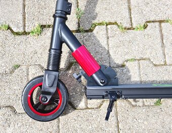 Predám   skladaciu  kolobežku  elektrickú  - - 4