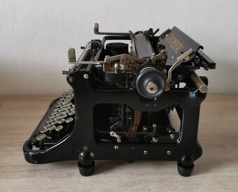 Starožitný písací stro Continental Standard z roku 1927 - 4