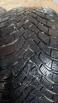Predám zimné pneu. R17 245/55 106V - 4