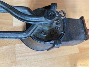 Starodávny mlynček na orechy - 4