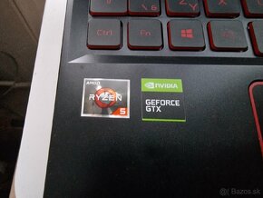 Predám herný notebook Acer - 4