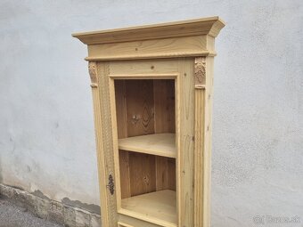 KRÁSNÁ SMRKOVÁ ROHOVÁ VITRÍNA PO RENOVACI - 4