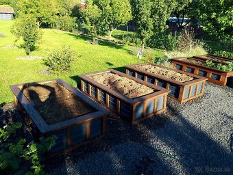 VYVÝŠENÉ ZÁHONY - 4