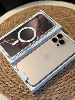 iPhone 16 Pro Max 256 GB - Desert Titanium - 4