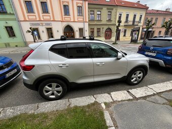 Volvo XC40 T4 190k Momentum AWD A/T - 4