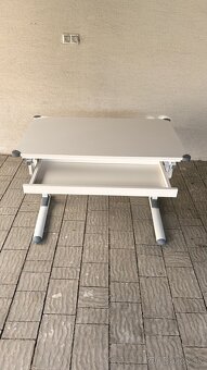 Výškovo nastaviteľný detský stôl - 4