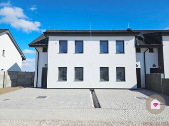 SKOLAUDOVANÝ A DO ŠTANDARDU DOKONČENÝ 4-IZBOVÝ RD S TEPEL. Č - 4