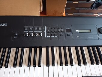 YAMAHA MX 88 - 4