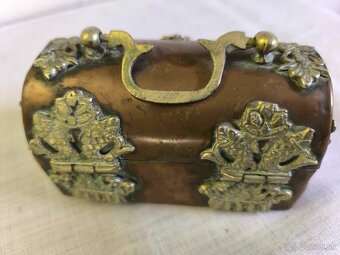 Stará krásne zdobená šperkovnica - 4