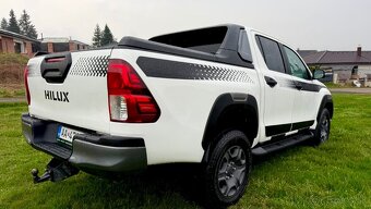 Toyota Hilux DC 2.4 I D-4D  4x4 - 4
