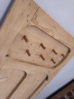 Stará věšáková stěna - 4