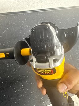 Dewalt akú uhlová bruska - 4