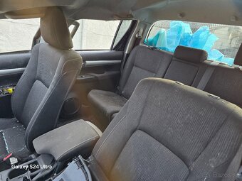 Predám havarovanú Toyotu Hilux 2.4D, 110kW - 4