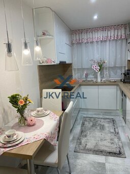 Elegantný 3‑i byt s balkónom a veľkým preskleným výhľadom – - 4