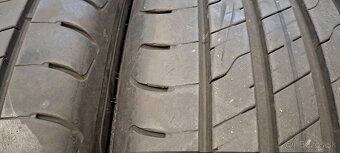 Predám 2ks pekné letné 225/45r17-94W Good Year - 4