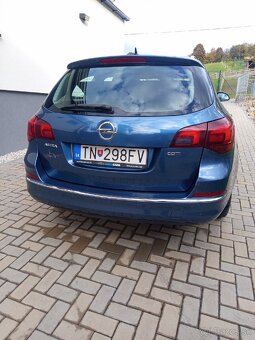 Opel Astra J combi - 4
