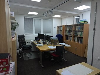 Prenájom 159m2 na prízemí s parkovaním v centre mesta. - 4