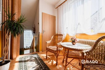 RADO | 8i RD s dvoma garážami a záhradou 974m2 | Zlatovce - 4