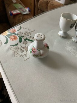 Držiaky na vajíčka + solnička a korenička - 4