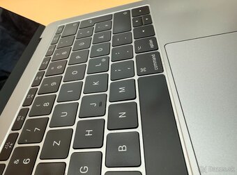 MacBook Pro 13 2017 i5 / 8GB RAM / 256GB SSD - 4