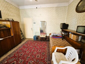 Znížená cena. Na predaj rodinný dom s veľkým pozemkom v... - 4