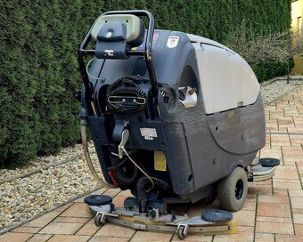 Podlahový čistiaci stroj Nilfisk BA 651 - 4