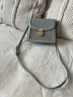 Kabelka cez plece - 4