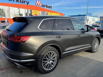 Volkswagen Touareg 3.0 V6 TDI SCR 286k elegance MATTE BLACK - 4