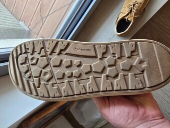Barefoot be Lenka c. 46 - 4