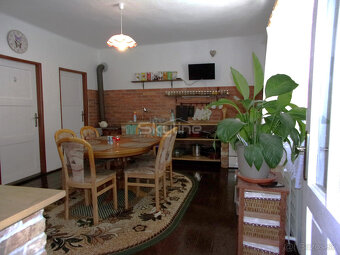 REZERVOVANÉ zariadený rodinný dom, pozemok 1622 m2, Čaka, L - 4