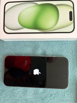 Predám iPhone 15 128GB zelený - 4