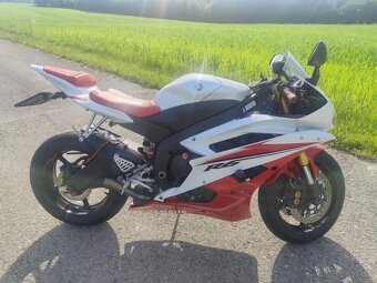 YAMAHA YZF-R6 - 4