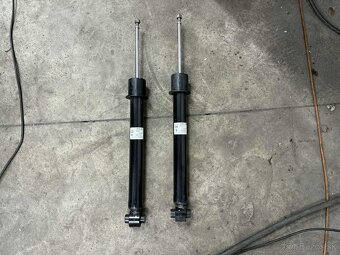 Zadné originál tlmiče tesla Model Y 1288363-99-B - 4