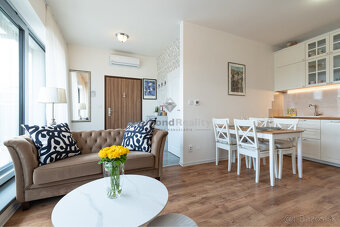 REZERVOVANÉ | NA PREDAJ 3 IZBOVÝ BYT S TERASOU V IKONICKEJ N - 4