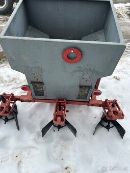 Predám český sadzač zemiakov - 4