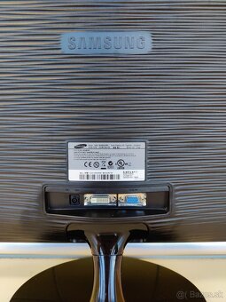 Samsung S24B300BL – 24" monitor, plne funkčný + káble - 4