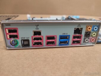 GIGABYTE GA-990XA-UD3 AMD - 4