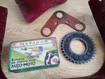 Prodám náhradní diely pro JAWA 550 pařez a jawa 555 - 4