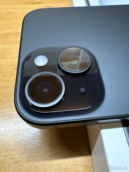 iPhone 15 128GB - 100% batéria - 4