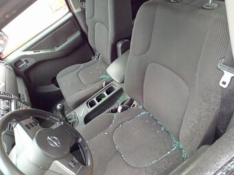 Rozpredám na náhradné diely Nissan Navara - 4