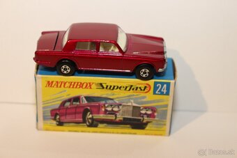 Matchbox SF Rolls Royce silver shadow-pink base - 4