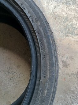 235/40 R19 letne pneumatiky - 4