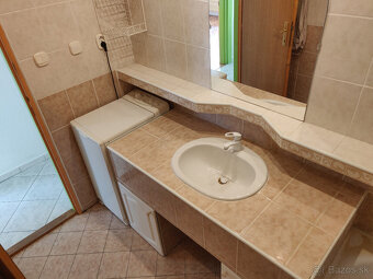 Prenájom 3-izbový byt, 76 m2, balkón, centrum Levice - 4