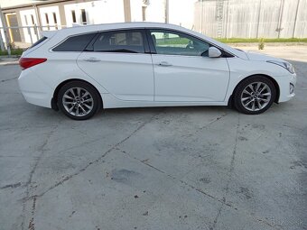 HYUNDAI i40 1.7 CRDi r.v 2014 - 4
