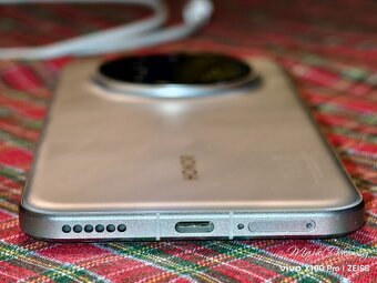 Honor Magic 7 Pro 12/512 - 4