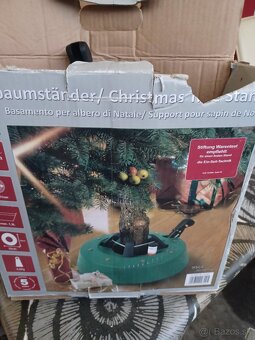 Stojan na vianocný stromcek z vodou - 4