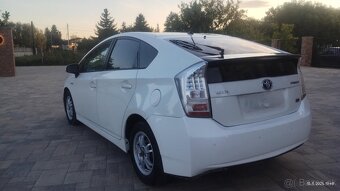 Toyota Prius Hybrid - 4