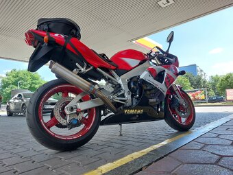 Yamaha yzfR1 - 4