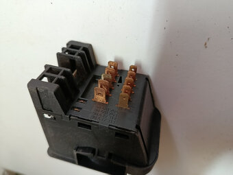 vypinac svetiel opel astra f 90437313 20€ - 4