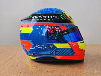 Oscar Piastri 2024 Mini Helmet 1:2 Bell - 4